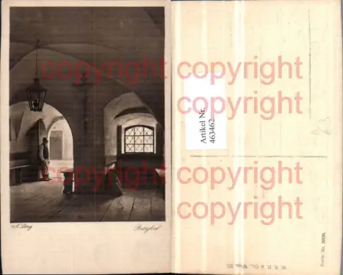 463462,Künstler AK A. Lang Burghof Innenansicht Kruzifix