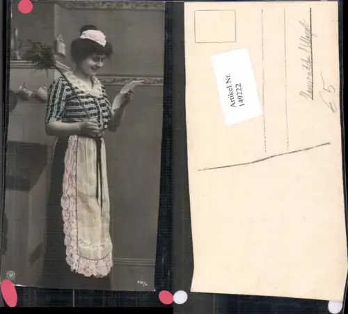 149222,NPG Schöne Frau hausmädchen Magd Staubfeger liest Brief schürze