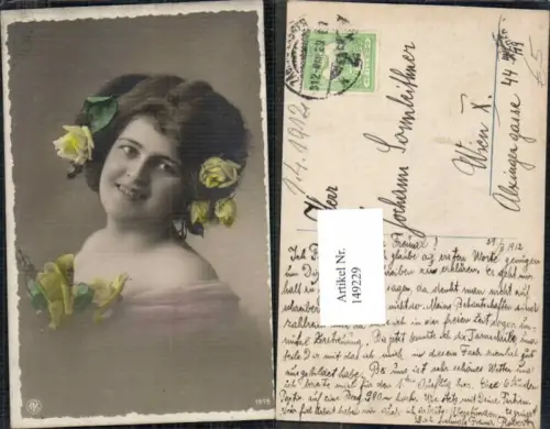 149229,Schöne Frau Blumen Rosen im haar NPG