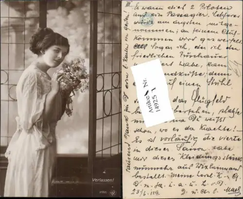 149251,Schöne Frau NPG Blumen Kleid