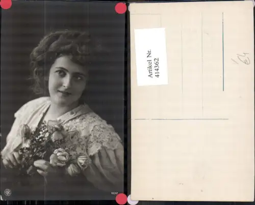414362,Frau Rosen Blumenstrauß Portrait pub NPG 1632