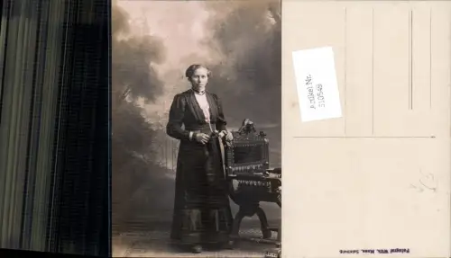 610549,tolle Foto-AK Salzburg Atelier Wilhelm Mann Frau Stuhl Thonet Sessel