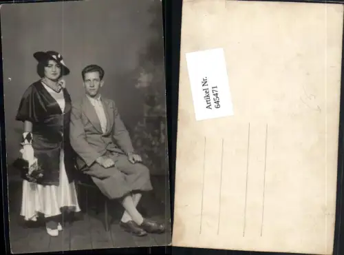 645471,Foto-AK modische Frau Hut Hutmode Mann Handtasche