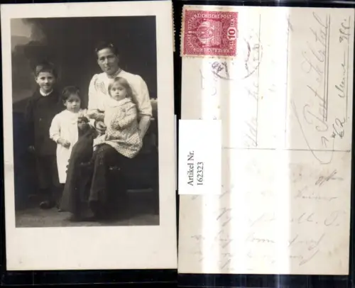 162323,Foto Ak Frau m. Kinder Freilassing Selztal