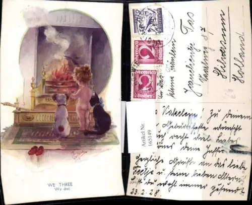 165149,Künstler Ak T. Gilson Nacktes Mädchen m. Hund u. Katze stehend a. Kamin We Three