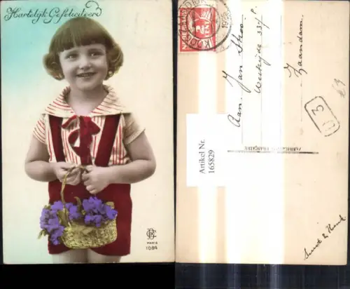 165829,Mädchen m. Blumenkorb Korb Blumen Hartelijk Gefeliciteerd