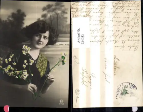 224053,Frau Portrait m. Blumen Zweige