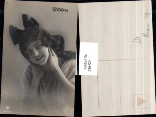 226429,Wildfang Frau Mädchen m. Haarschleife Ring Portrait