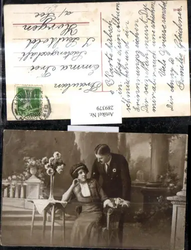 289379,Liebe Paar Blumen i. Vase Frau a. Stuhl Blick z. Mann