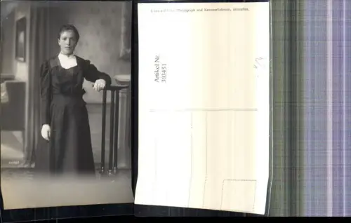 303451,Foto Ak Frau Portrait stehend pub Linus Ofner Amstetten
