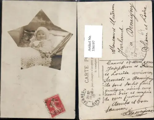 336197,Kind Kleinkind i. Kinderwagen Strickjacke Strickmütze Passepartout Stern