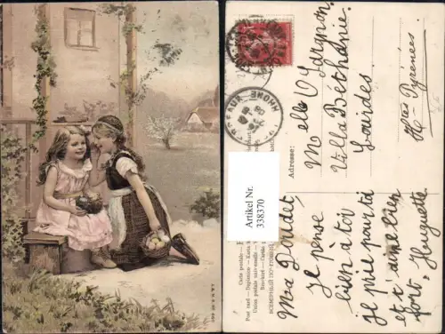 338370,Künstler Ak Kinder Mädchen flüstern u. lachen v. Haus Ostern Küken Ostereier