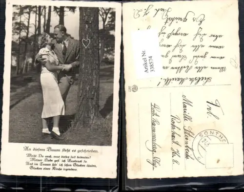 338574,Foto Ak Liebe Paar b. Baum stehend Herz i. Rinde Spruch