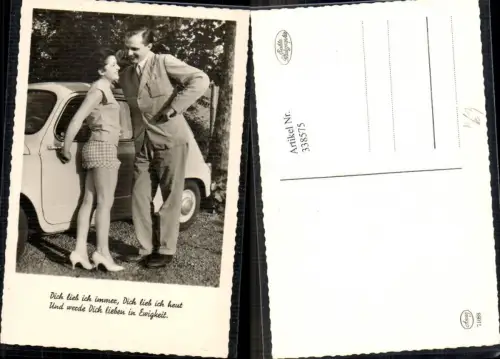 338575,Foto Ak Liebe Paar steht lachend b. Auto Spruch