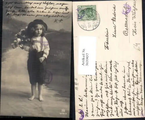 363907,Foto Ak Kind Bub Junge Lockenkopf Latzhose Hut Rosen Strauß Blumen