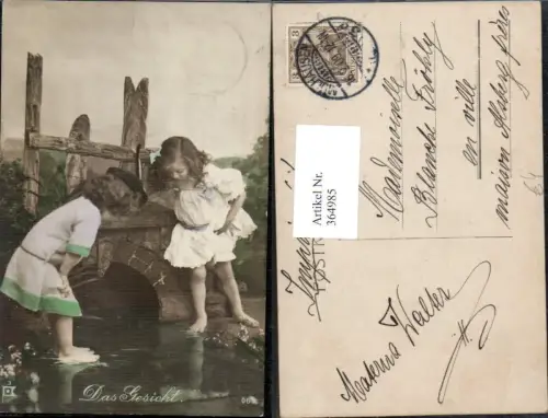 364985,Kinder b. Brücke schauen ins Wasser Das Gesicht