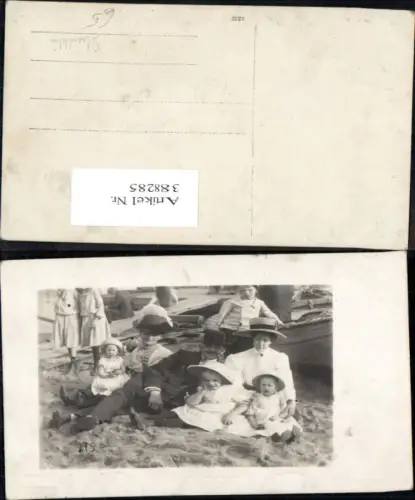388285,Foto Ak Frauen Mann m. Kinder Strandleben Alkohol