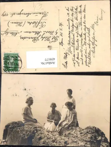 439177,Foto Ak Frauen sitzen a. Stein Gipfel Bonn 1927