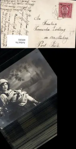 600265,Foto Ak Kind Mädchen m. Haube Tracht Korb m. Flasche Essen Blumen Namenstag