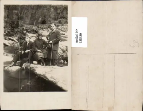 635389,Foto-AK Dresden Gruppenfoto Gehstock Handtasche Frau Mantel Hut pub Frieda Gofferie