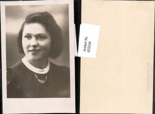 655534,Frau Portrait Halskette Schmuck