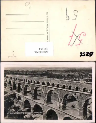 338151,Brücke Viadukt Le Pont du Gard vu du sommet de la Montagne qui borde la rive droite du Gardon