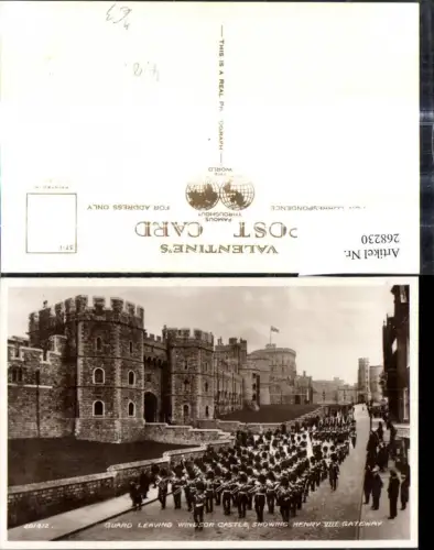 268230,Schloss Guard Leaving Windsor Castle showing Henry VIII Gateway Musikkapelle