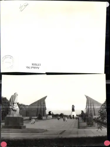 157058,Berlin Verlagsrohabdruck Stalinallee Platzansicht m. Personen