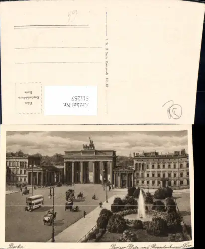 611257,Berlin Pariser Platz u. Brandenburger Tor Bus Doppeldeckerbus Springbrunnen