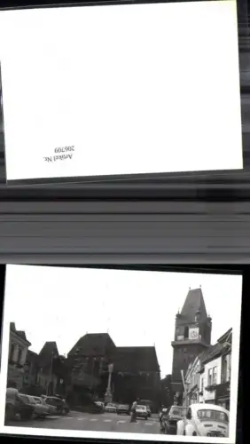 206709,Foto Perchtoldsdorf Martinskirche Wehrturm Hauptplatz Auto VW Käfer Personen