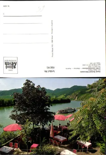 708741 Dürnstein a. d. Donau Wachau Hotel Schloss Dürnstein Terrasse mit Schiff im Hintergrund