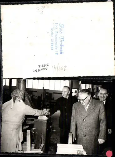 225918,Foto Linz a. d. Donau Werkstatt Männer pub Foto Prokosch Linz