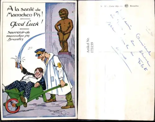 173159,Künstler Ak Scherz Humor Betrunkener i. Schubkarre Scheibtruhe m. Glas Mannecken Pis Bruxelles