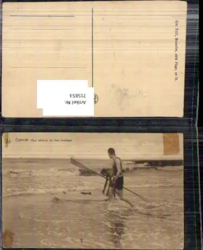 715853 Belgium Ostende Por affronter les flots Kanufahrer Kanu Strand Strandleben