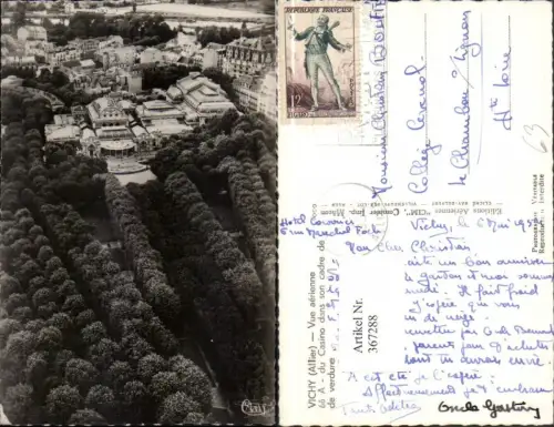 367288,Auvergne Allier Vichy Vue aerienne du Casino dans son cadre de de verdure