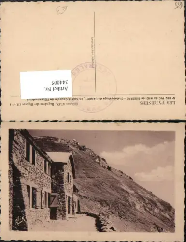 344005,Midi-Pyrenees Hautes-Pyrenees Pic du Midi de Bigorre Chalet refuge du Laquet Bergkulisse