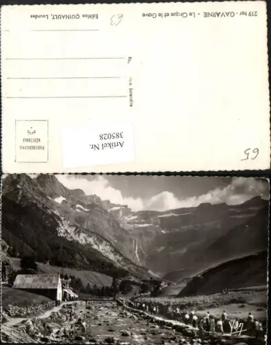 385028,Midi-Pyrenees Hautes-Pyrenees Gavarnie Le Cirque et la Gave Bergkulisse