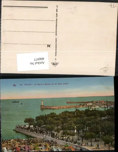 406977,Poitou-Charentes Charente-Maritime Royan Le Square Botton et les deux jetees Strand