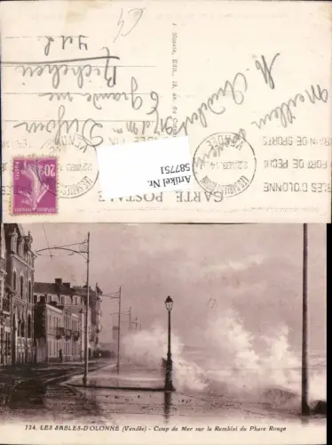 587751,Les Sables-d Olonne Vendee Coup de Mer sur le Remblai du Phare Rouge France