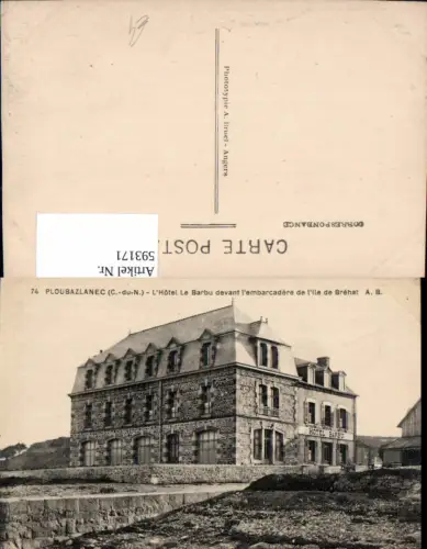 593171,Ploubazlanec L Hotel Le Barbu devant l embarcadere de L lle de Brehat France