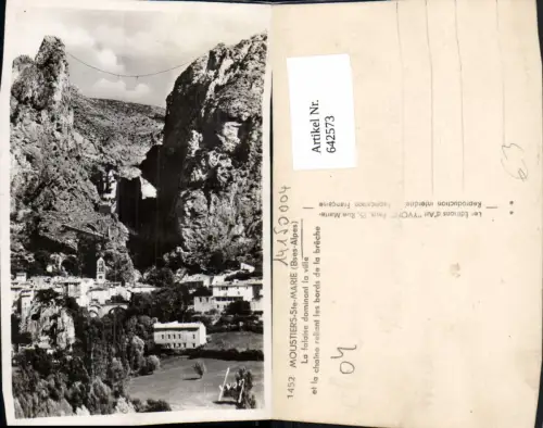642573,Foto Ak Moustiers-Ste-Marie Bses-Alpes La falaise dominant la ville France