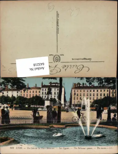 643218,Lyon Un Coin de la Place Bellecour Les Cygnes Schwan Brunnen France