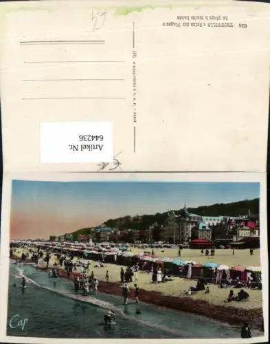 644236,Trouville Reine des Plages La plage a maree haute Strand Strandleben France