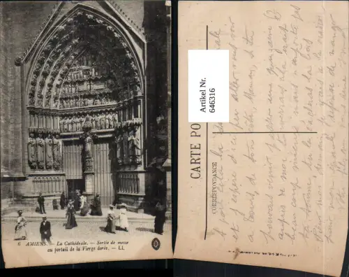 646316,Amiens La Chatedrale Sortie de messe au portail de la Vierge doree France