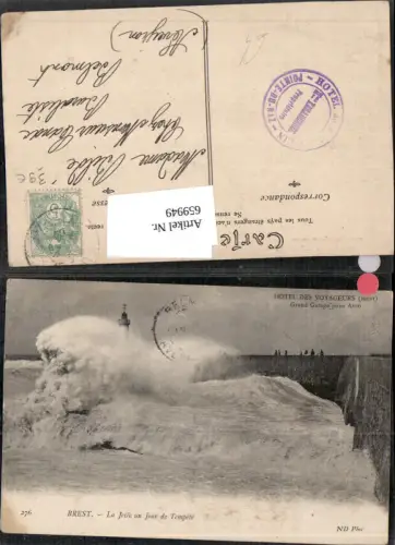 659949,Brest La Jetee un Jour de Tempete Brandung Leuchtturm France