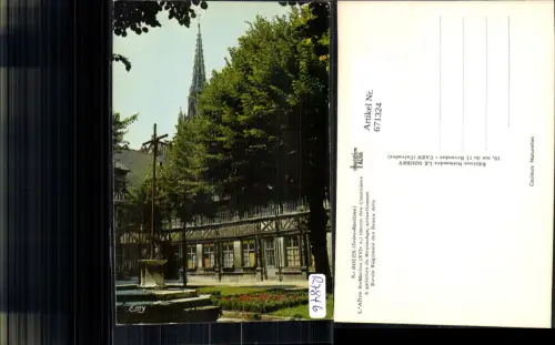 671324,Rouen L Aitre St Maclou temoin des Cimetieres Kathedrale Brunnen Kreuz France