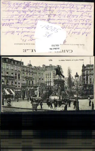 705753 France Lille La statue Faidberbe et la place Richele