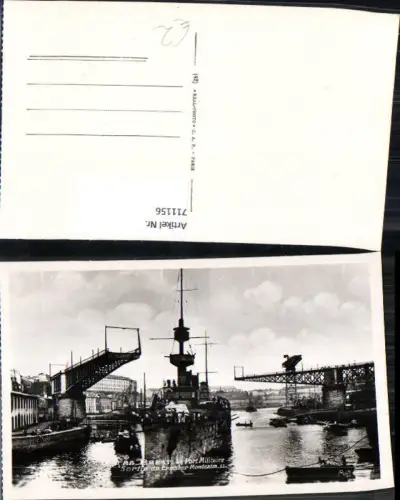 711156 France Foto AK Brest Le Port Militaire Sortie du Croiseur Montcalm Kriegsschiff Schiff Brücke offen