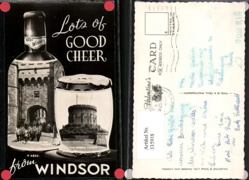 335918,Windsor Round Tower Guard leaving Castle Fotomontage Bier