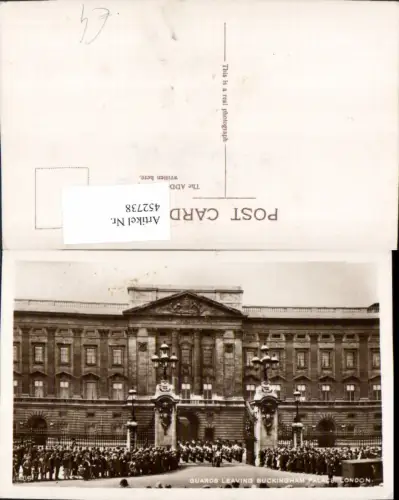 452738,England London Guards leaving Buckingham Palace Wachen